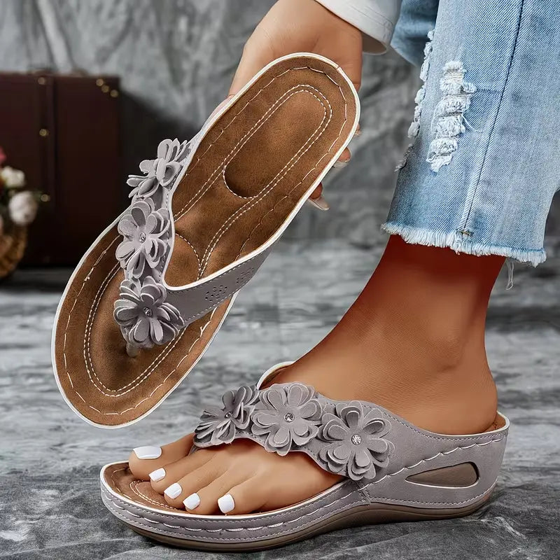 2026 Trendy Floral Thong Sandals Wedge Heel Flip Flops for Women Non-Slip Soft Sole for Poolside Casual Outings